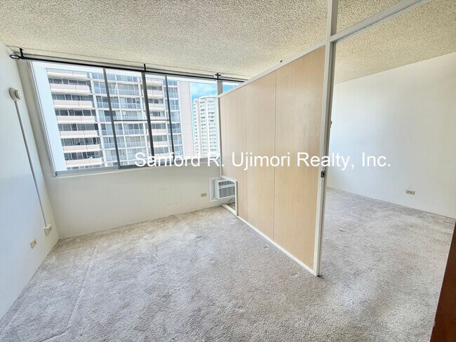 Building Photo - 1560 Kanunu St