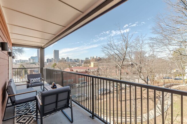 Building Photo - 525 Parkway Dr NE