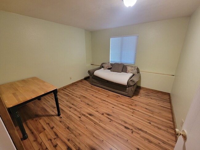 Building Photo - Spacious, Basement One Bedroom with Private Entry! Port Orchard - Available Now!