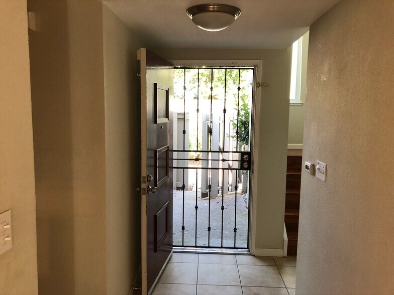 Entry - 24352 Dover Ln