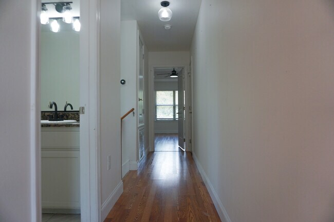 Building Photo - 127 Bronze Cir