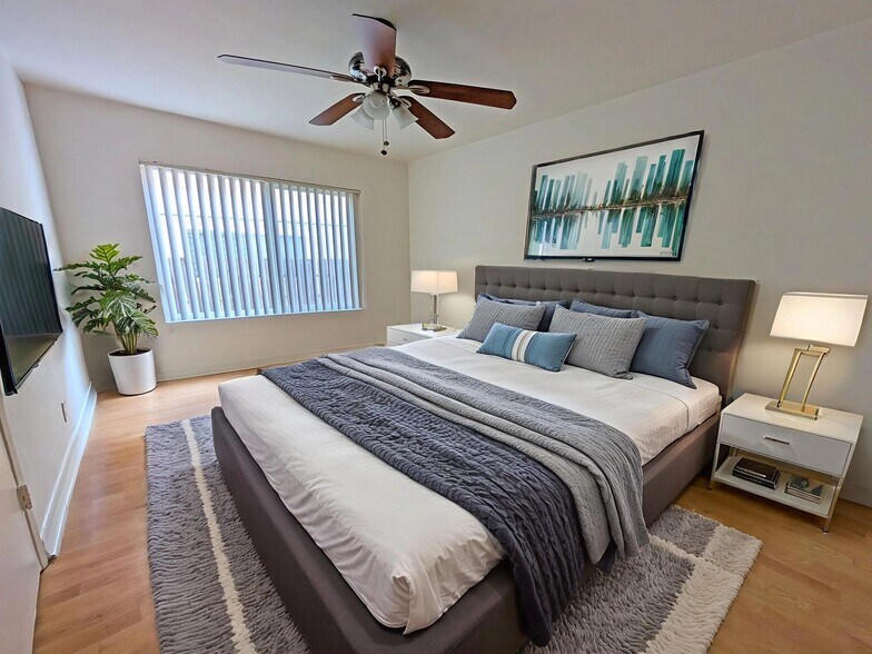 Building Photo - 4215 McLaughlin Ave