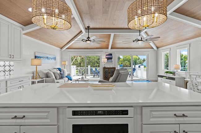 Building Photo - 202 NE 2nd Ave