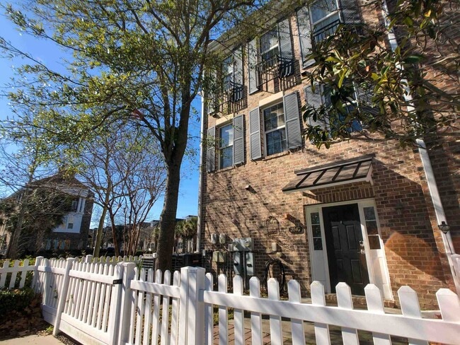 Building Photo - 2834 Howard Ave