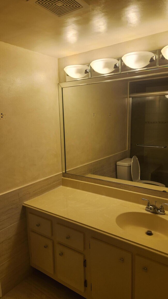 Building Photo - 4751 NW 21st St