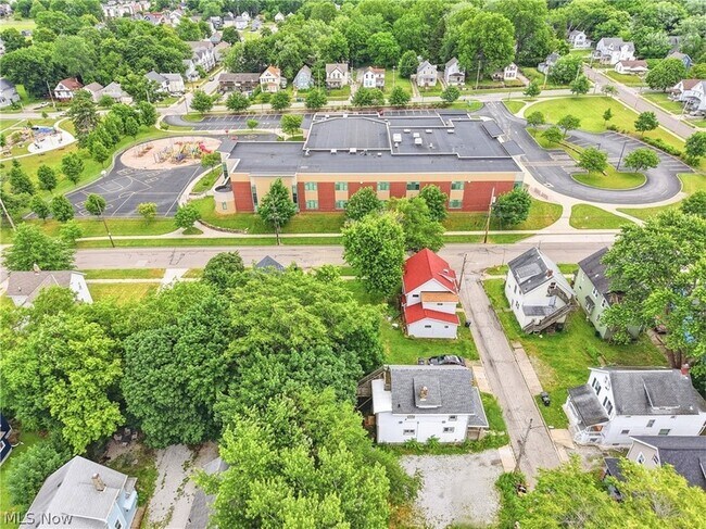 Building Photo - 285 Sumner Ct