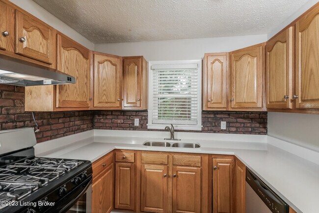 Building Photo - 7415 Hallmark Dr