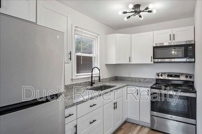 Building Photo - 519 Woods Dr
