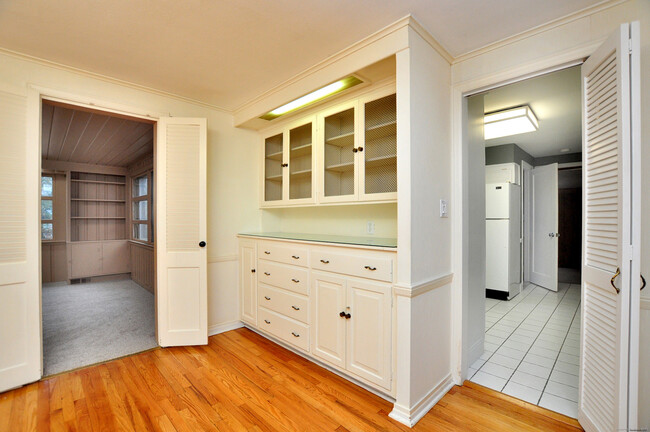 Building Photo - 19 Seneca Rd