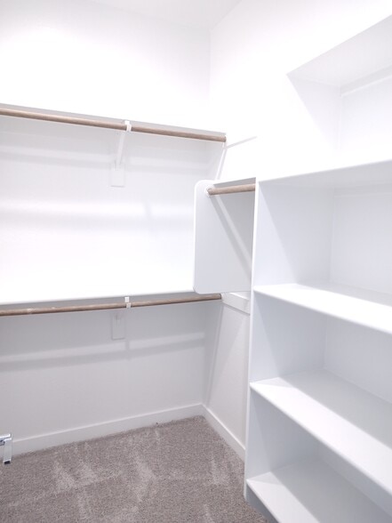 Building Photo - 6317 W Raymond St