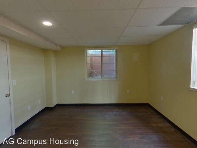 Building Photo - 5 br, 2 bath House - 1993 Onyx St.