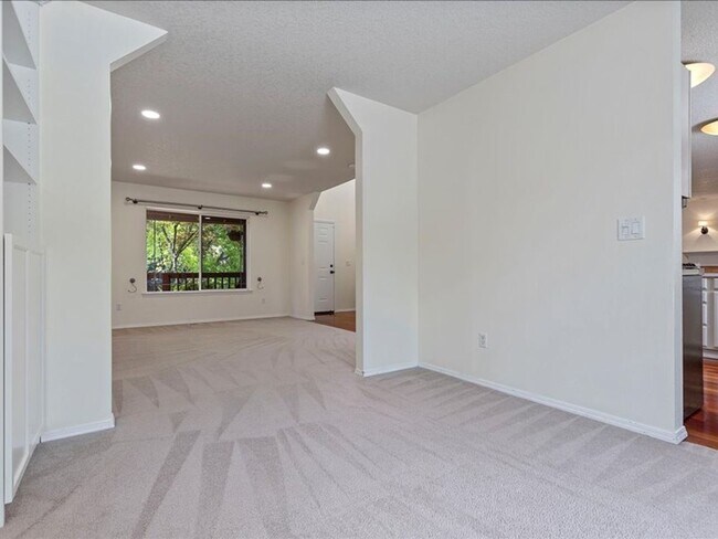 Building Photo - FOR RENT: MRS. CLEAN LIVED HERE! LOVELY HILLSBORO HOME AVAILABLE NOW! 4 BED, 2.5 BATH, 2 CAR GAR,...
