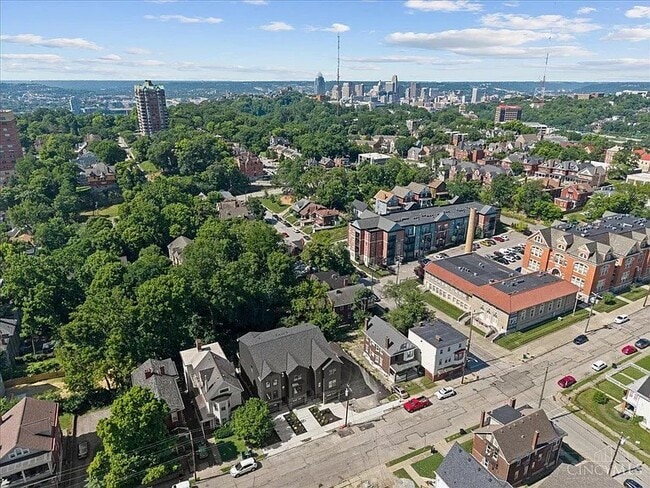 Building Photo - 963 Windsor St