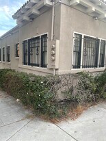 Building Photo - 745 Robinson Ave