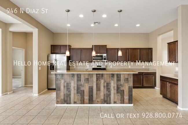 Building Photo - 946 N Diaz St