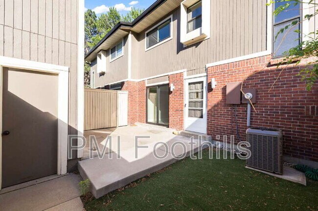 Building Photo - 206 S Holman Way