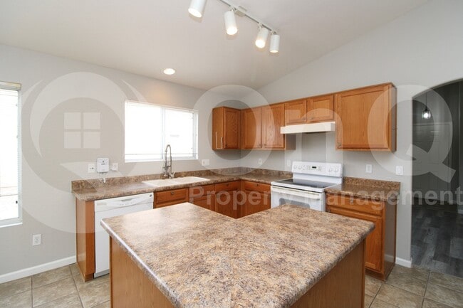 Building Photo - 31402 N Cactus Dr