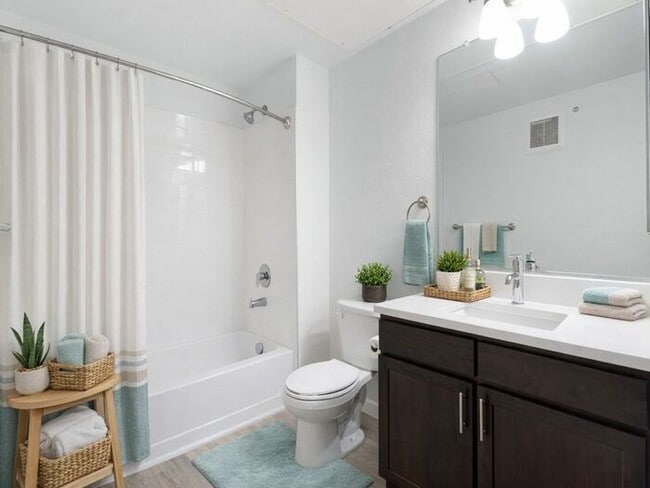 Building Photo - 2BR Condo w/ Fireplace, In-Unit Laundry & A/C in Parker