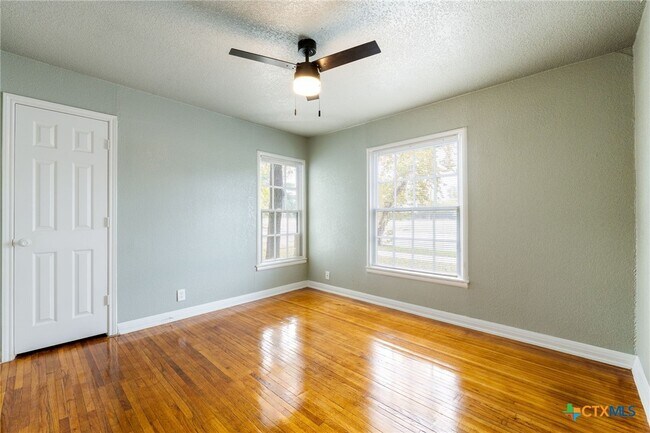 Building Photo - 1108 Stewart St