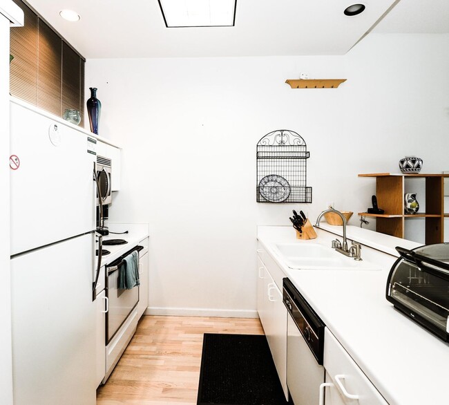 Building Photo - Spacious Jr. 1 Bedroom near Levi's Plaza |...