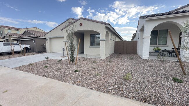 Building Photo - 16805 W Shangri La Rd