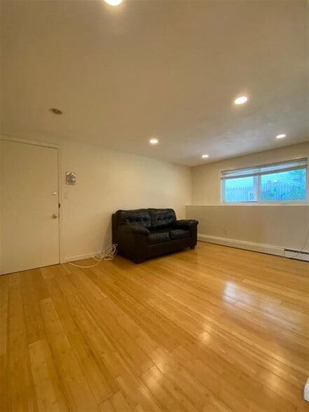Building Photo - 126 Clifton St