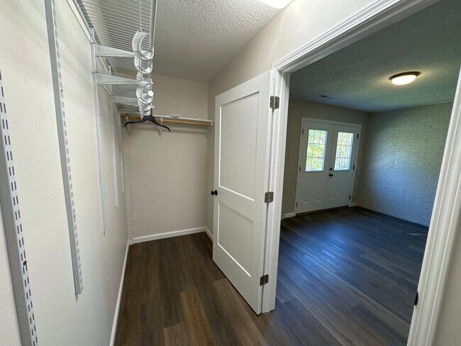 Building Photo - 11472 US-62