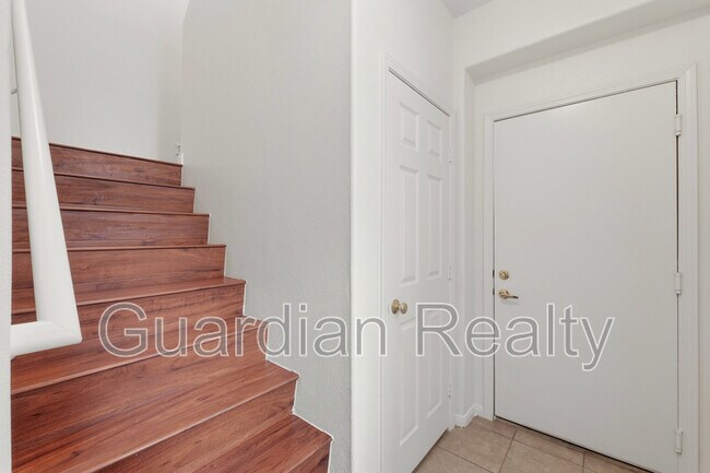 Building Photo - 2050 W Warm Springs Rd