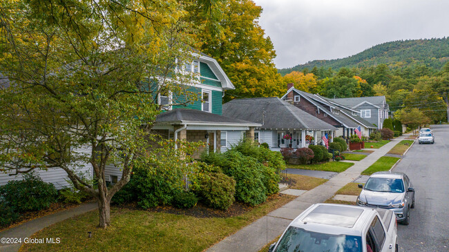 Building Photo - 93 Montcalm St