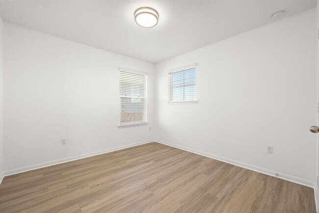 Building Photo - 121 Leona River Trl