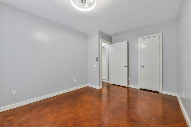 Building Photo - 2716 Chenevert St