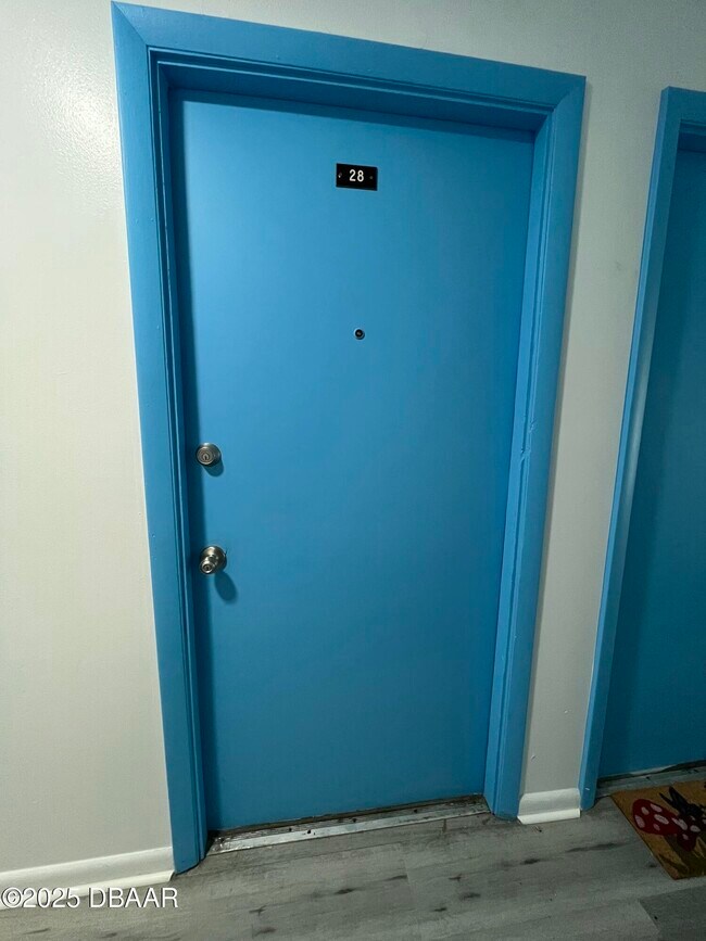 Building Photo - 1850 S Park Ave