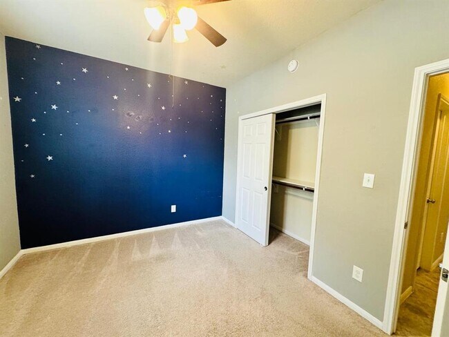 Building Photo - 5531 Drumlin Field Way