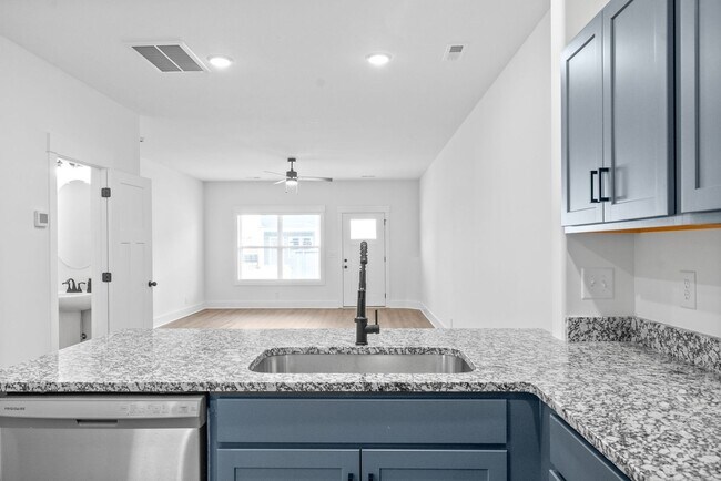 Building Photo - Luxury Townhome For Rent Near Billy Dunlop Park!