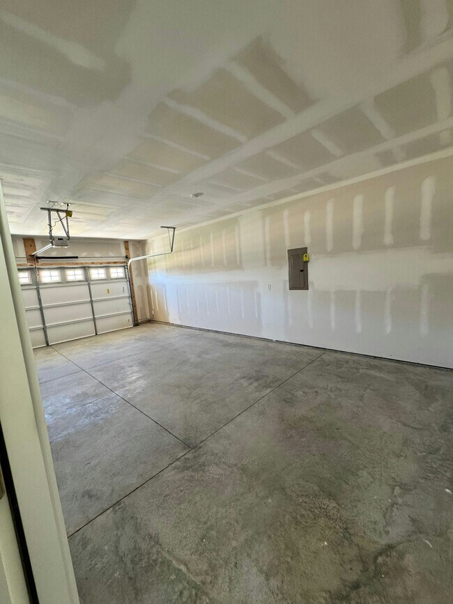 Building Photo - 3412 Shigo St