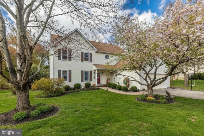Building Photo - 517 Summercroft Dr