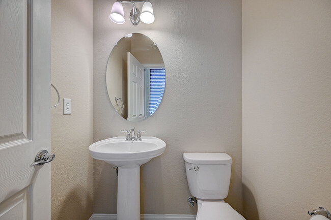 Building Photo - 706 Eros Ct