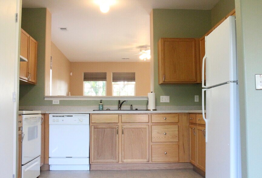 Building Photo - 3425 East 123rd Drive