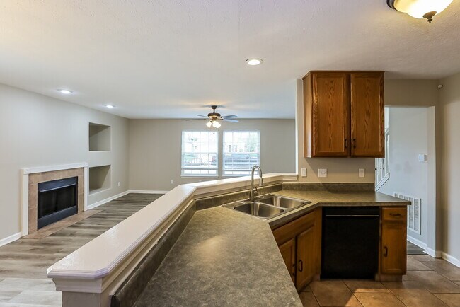 Building Photo - 7329 Kimble Dr