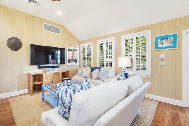 Building Photo - 357 Seabreeze Ave