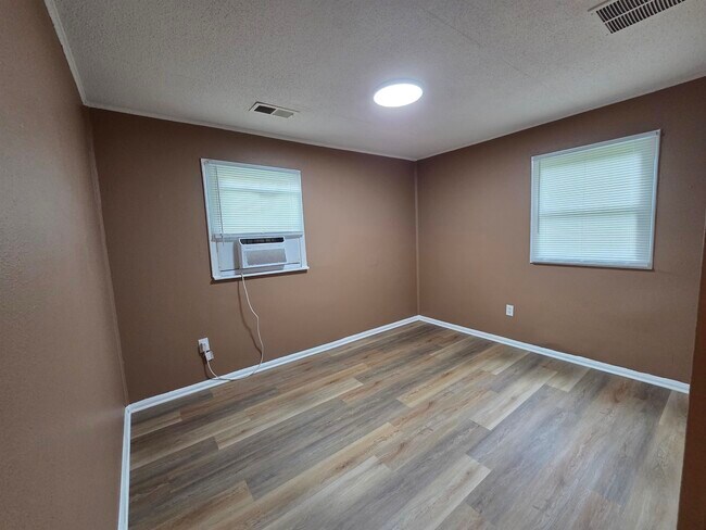 Building Photo - 3263 Baskin St