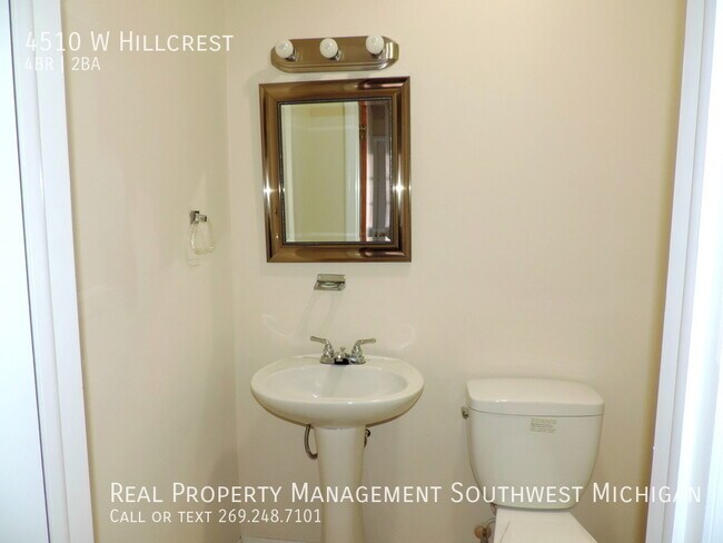 Building Photo - Four Bedroom Home Near Andrews University