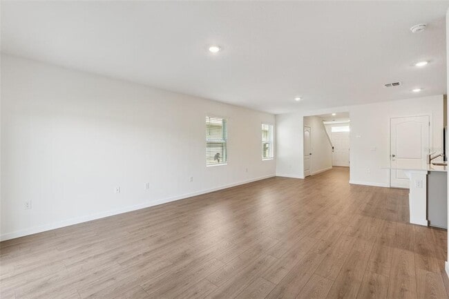 Building Photo - 2113 Walnut Crk Dr