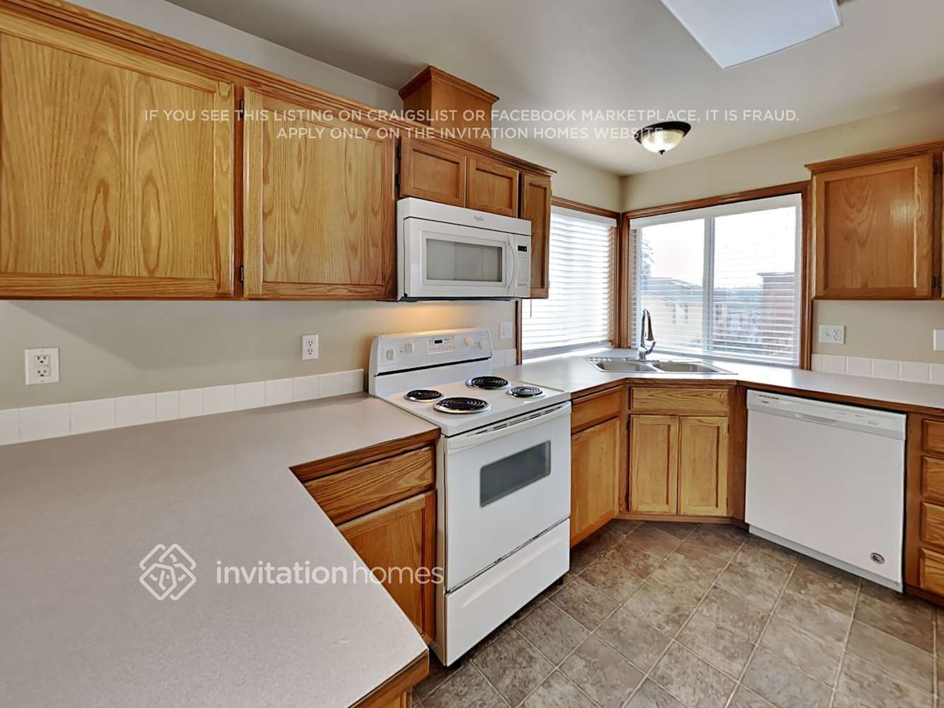 Building Photo - 1608 St Ct E