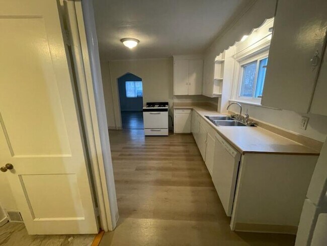 Building Photo - 231-33 Miles Avenue