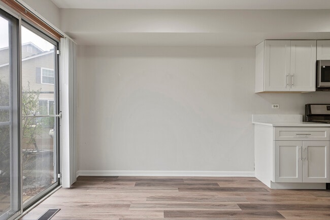 Building Photo - 231 Ivy Ct