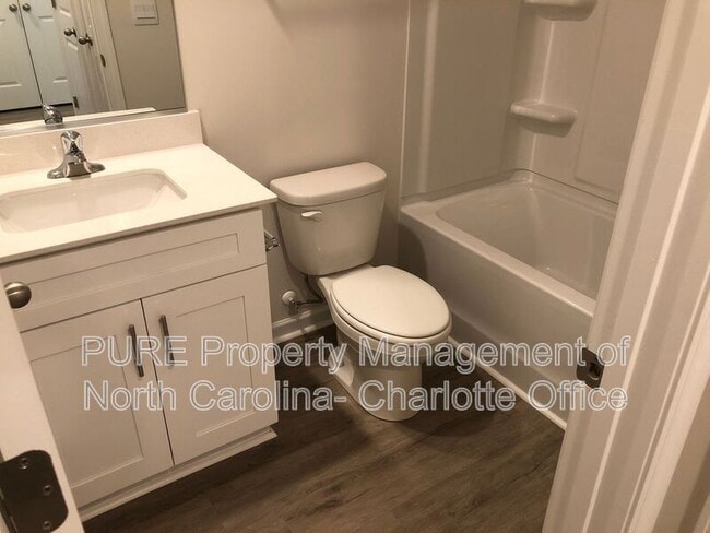 Building Photo - 5517 Carrington Ct