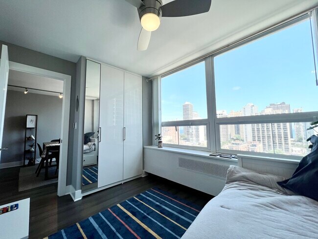 Building Photo - 1455 N Sandburg Terrace