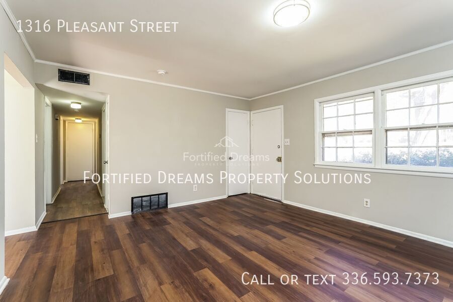Building Photo - 1316 Pleasant St
