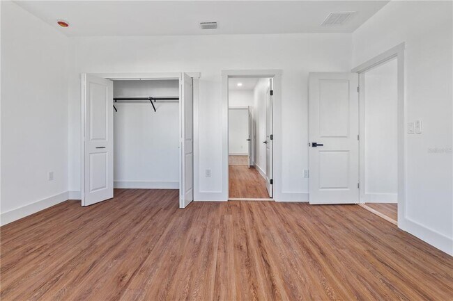 Building Photo - 2727 W Chestnut St